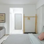 Апартаменти Celeste - Ultracentral, Square I Carpark I Balcony