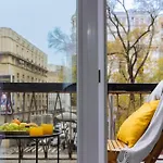 Апартаменти Celeste - Ultracentral, Square I Carpark I Balcony *