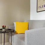 Апартаменти Celeste - Ultracentral, Square I Carpark I Balcony Бухарест