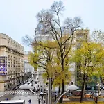 Апартаменти Celeste - Ultracentral, Square I Carpark I Balcony