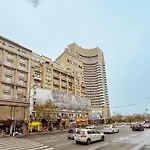 Апартаменти Celeste - Ultracentral, Square I Carpark I Balcony Бухарест