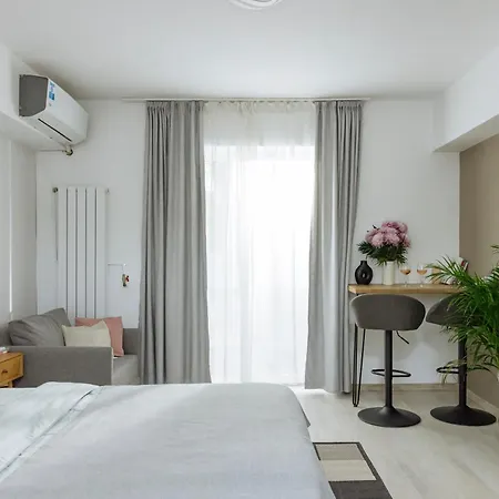 Celeste - Ultracentral, Square I Carpark I Balcony Apartment Bucharest